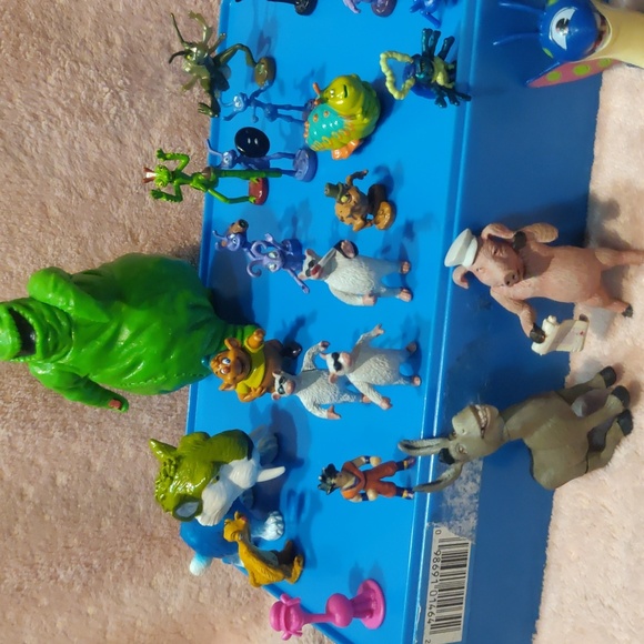 Little Figurine Lot - Picture 2 of 8